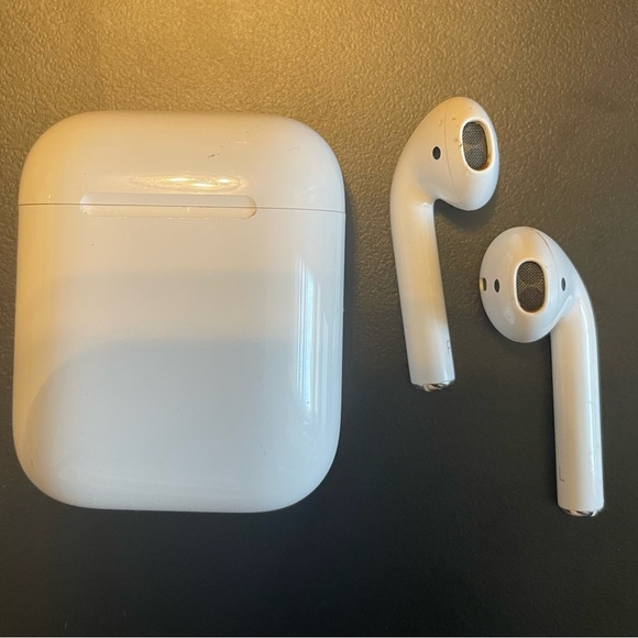 Apple EarPods. Previously used. - Picture 3 of 6